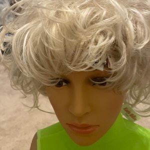 Gabor Flexlite personal fit 100% Modacrylic fiber A Platinum blonde